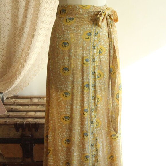 Natalie Martin Womens Wrap Skirt, Size Small, Yellow and Blue Floral Print Rayon - Picture 3 of 12